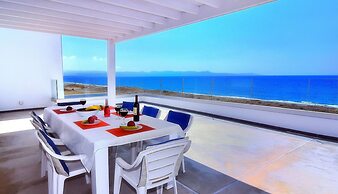 Blue - Beach Front Spectacular Villa Sleeps 10