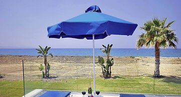 Blue - Beach Front Spectacular Villa Sleeps 10
