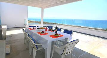 Blue - Beach Front Spectacular Villa Sleeps 10