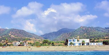 Blue - Beach Front Spectacular Villa Sleeps 10