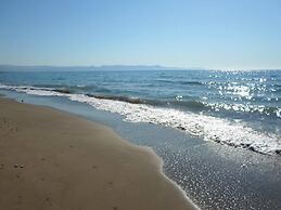 Blue - Beach Front Spectacular Villa Sleeps 10