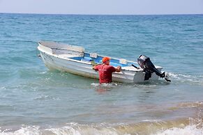 Blue - Beach Front Spectacular Villa Sleeps 10