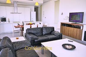 Blue - Beach Front Spectacular Villa Sleeps 10