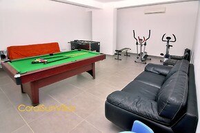 Blue - Beach Front Spectacular Villa Sleeps 10