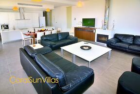 Blue - Beach Front Spectacular Villa Sleeps 10