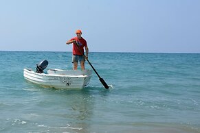 Blue - Beach Front Spectacular Villa Sleeps 10