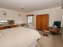 Hawksbridge Bungalow