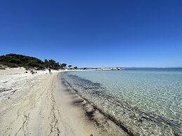 Stylish Maisonette With 3 Bedrooms in Vourvourou, Greece