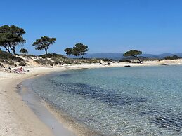 Stylish Maisonette With 3 Bedrooms in Vourvourou, Greece