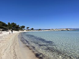 Stylish Maisonette With 3 Bedrooms in Vourvourou, Greece