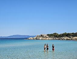 Stylish Maisonette With 3 Bedrooms in Vourvourou, Greece