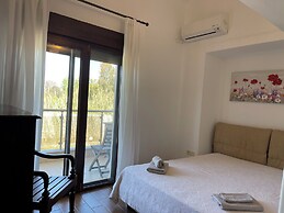 Stylish Maisonette With 3 Bedrooms in Vourvourou, Greece