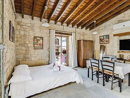 Sanders Arsorama - Sweet 1-bdr Apt w/ Shared Patio