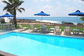 Sea Front Villa, Heated Private Pool, Amazing Location Paphos 323