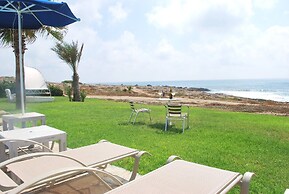 Sea Front Villa, Heated Private Pool, Amazing Location Paphos 323