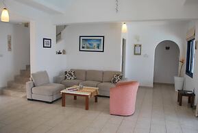 Sea Front Villa, Heated Private Pool, Amazing Location Paphos 323