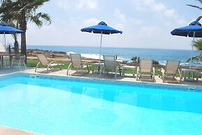 Sea Front Villa, Heated Private Pool, Amazing Location Paphos 323