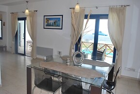 Sea Front Villa, Heated Private Pool, Amazing Location Paphos 323