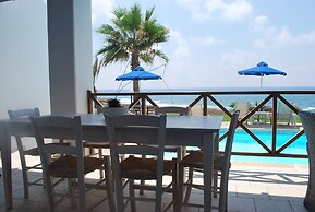 Sea Front Villa, Heated Private Pool, Amazing Location Paphos 323