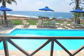 Sea Front Villa, Heated Private Pool, Amazing Location Paphos 323