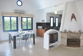 Sea Front Villa, Heated Private Pool, Amazing Location Paphos 323
