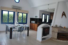 Sea Front Villa, Heated Private Pool, Amazing Location Paphos 323