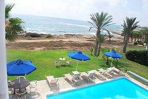 Sea Front Villa, Heated Private Pool, Amazing Location Paphos 323