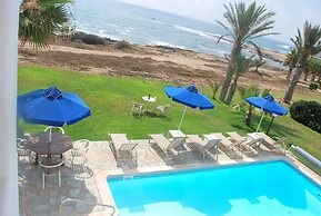 Sea Front Villa, Heated Private Pool, Amazing Location Paphos 323