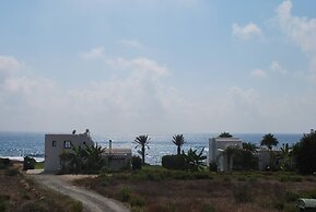 Sea Front Villa, Heated Private Pool, Amazing Location Paphos 323