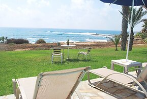 Sea Front Villa, Heated Private Pool, Amazing Location Paphos 323