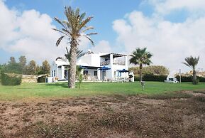 Sea Front Villa, Heated Private Pool, Amazing Location Paphos 323