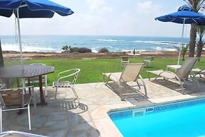 Sea Front Villa, Heated Private Pool, Amazing Location Paphos 323