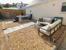 Teifi Villa