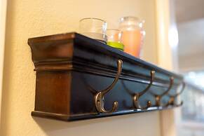 Oregon Jade Lodging- Spacious 2 Bedrooms, Ev Charger, Quite By Stream