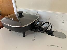 Oregon Jade Lodging- Spacious 2 Bedrooms, Ev Charger, Quite By Stream