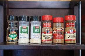 Oregon Jade Lodging- Spacious 2 Bedrooms, Ev Charger, Quite By Stream