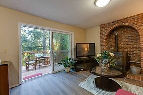Oregon Jade Lodging- Spacious 2 Bedrooms, Ev Charger, Quite By Stream