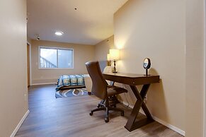 Oregon Jade Lodging- Spacious 2 Bedrooms, Ev Charger, Quite By Stream