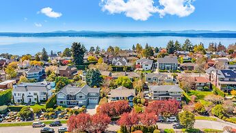 Magnolia on the Hill