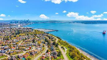 Magnolia on the Hill