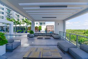 Luxury Condo with Den at Design District