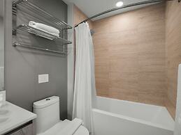 Luxury Condo with Den at Design District