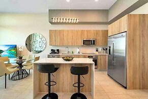 Luxury Condo with Den at Design District