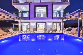 Villa Kas Bohem - Sleeps 12 - Close to Town and Beach