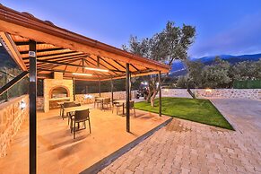 Villa Kas Bohem - Sleeps 12 - Close to Town and Beach