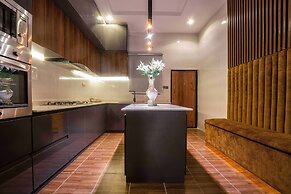 JAYJAY HOMES AND APARTMENT