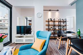 Sanders Home Suites - Bright Downtown 2-bdr. Apt