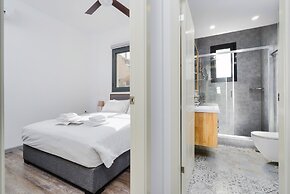 Sanders Home Suites - Bright Downtown 2-bdr. Apt