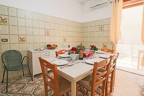 Isabel's House in Otranto 10 Seats