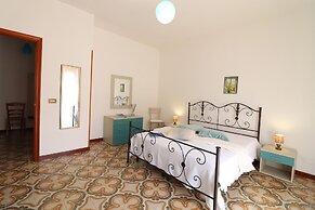 Isabel's House in Otranto 10 Seats